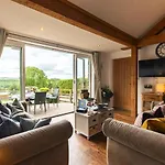 2 Bed In Oc-ds913 Holiday home