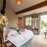 2 Bed In Oc-ds913 Holiday home