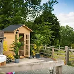 2 Bed In Oc-ds913 Holiday home