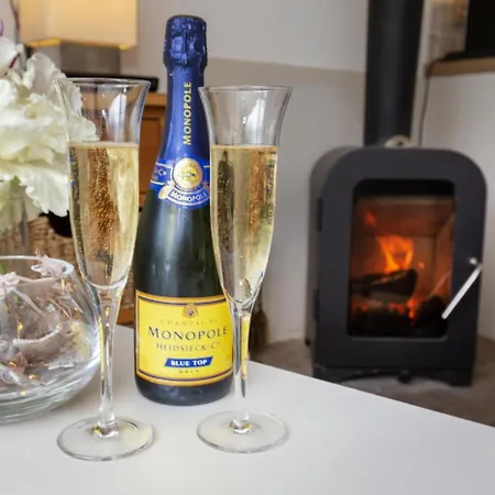 بيت للعطل 2 Bed In Oc-ds913 *